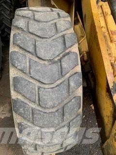 CAT 910 Pale gommate