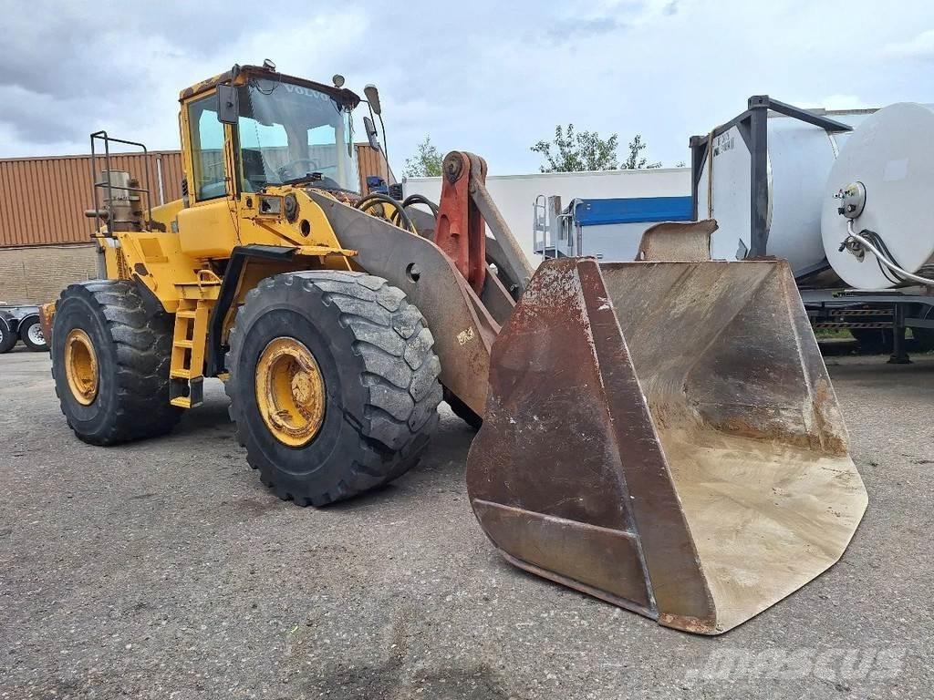 Volvo L220D Pale gommate