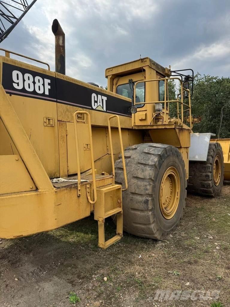 CAT 988F Pale gommate