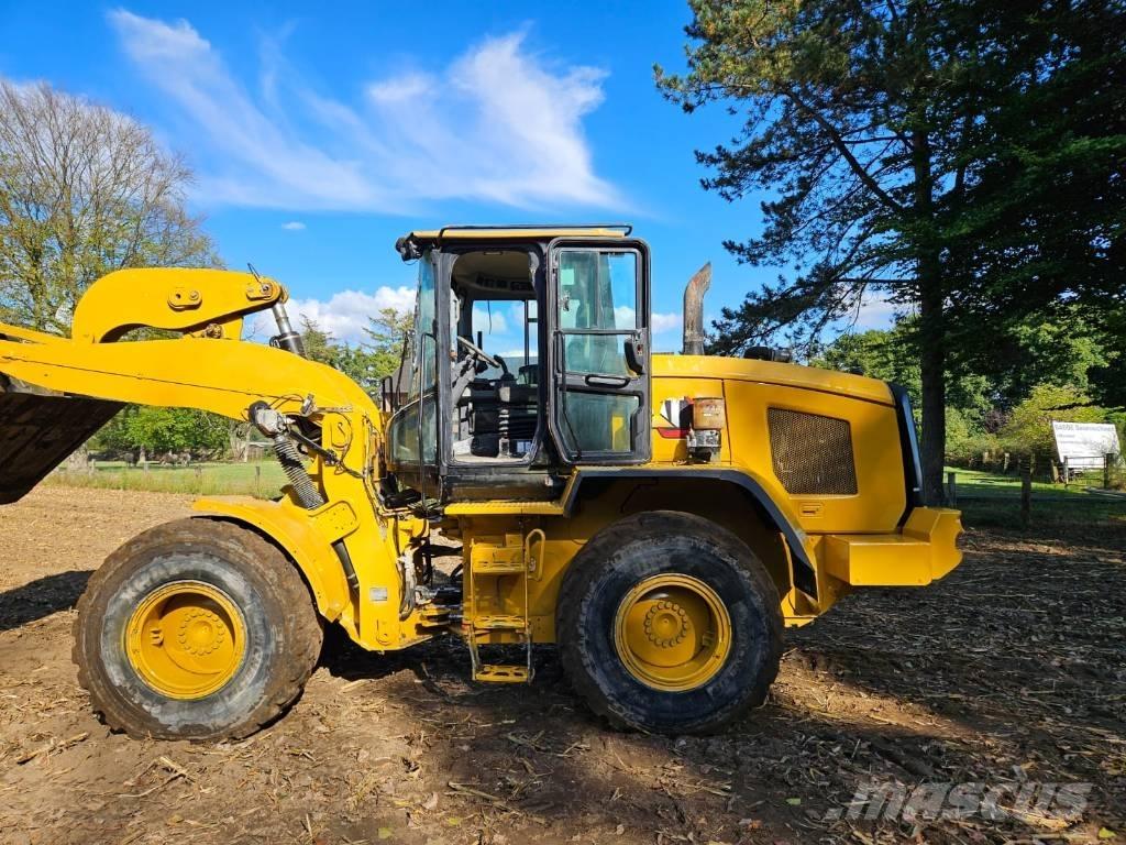 CAT 930 M Pale gommate