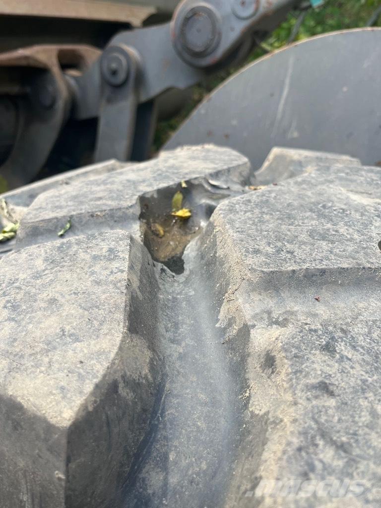 Volvo 110H Pale gommate