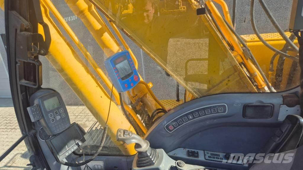 JCB JS 220 LC Escavatori cingolati