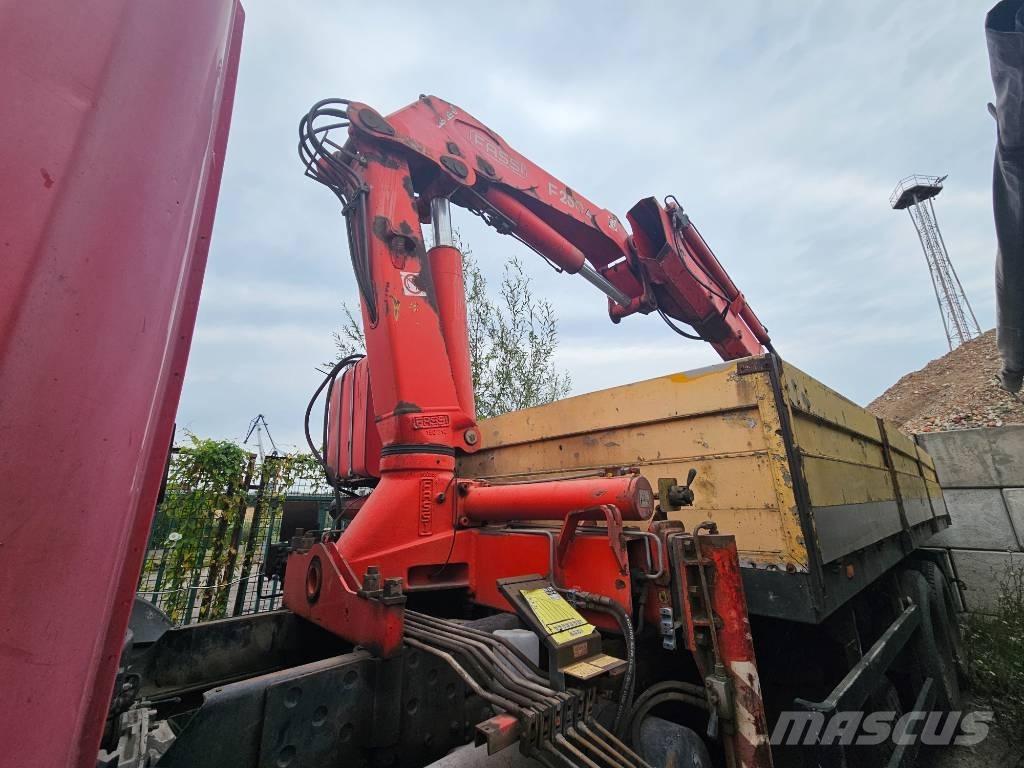 Scania P 94 FASSI Camion cassonati