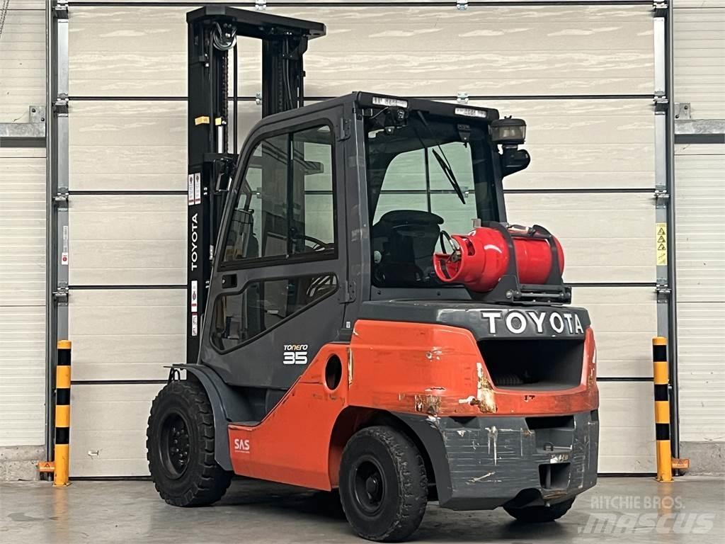 Toyota 8FGJF35 Carrelli elevatori GPL