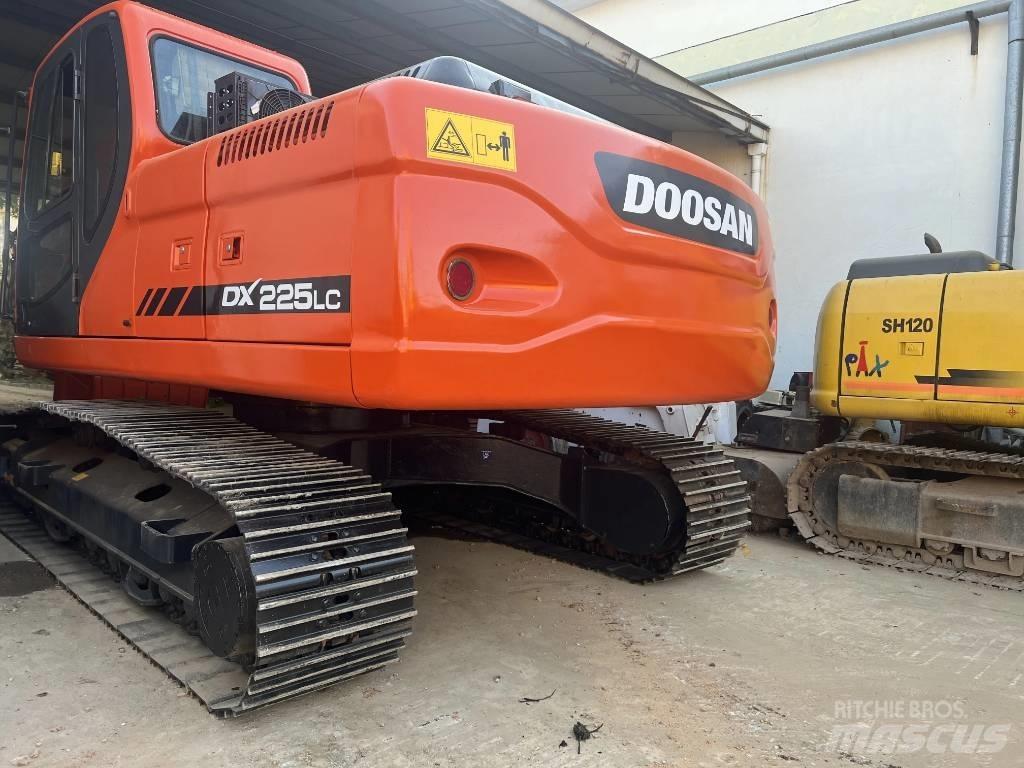 Doosan DX225LC Escavatori cingolati