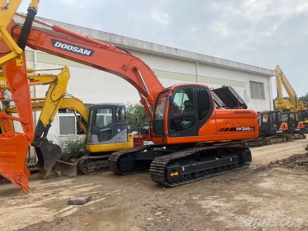 Doosan DX225LC Escavatori cingolati