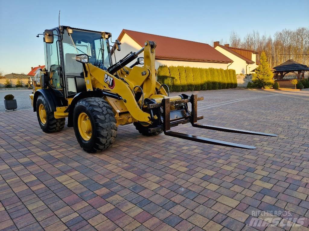CAT 906 M Pale gommate