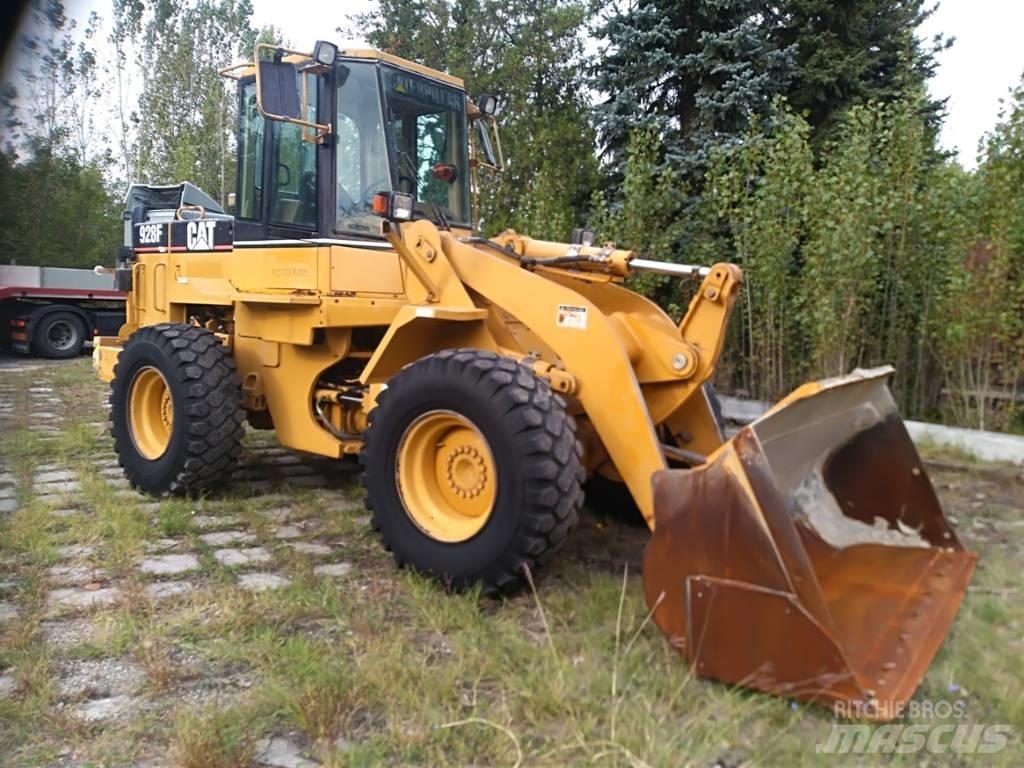 CAT 928F Pale gommate