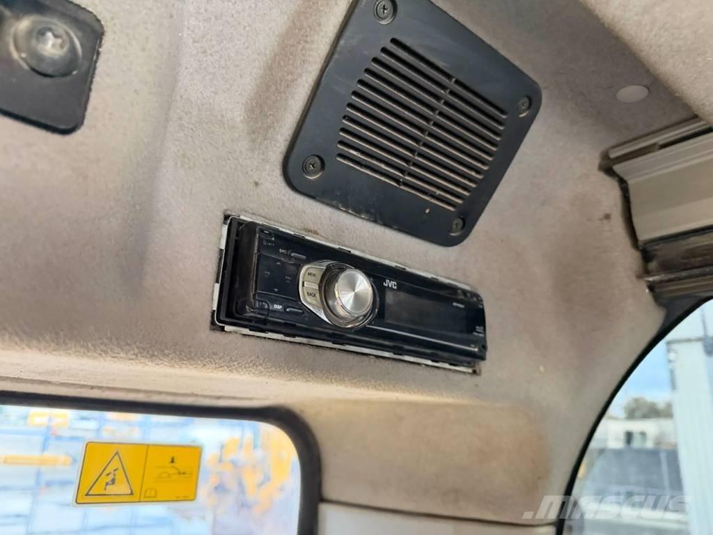 CAT 323D L Escavatori cingolati