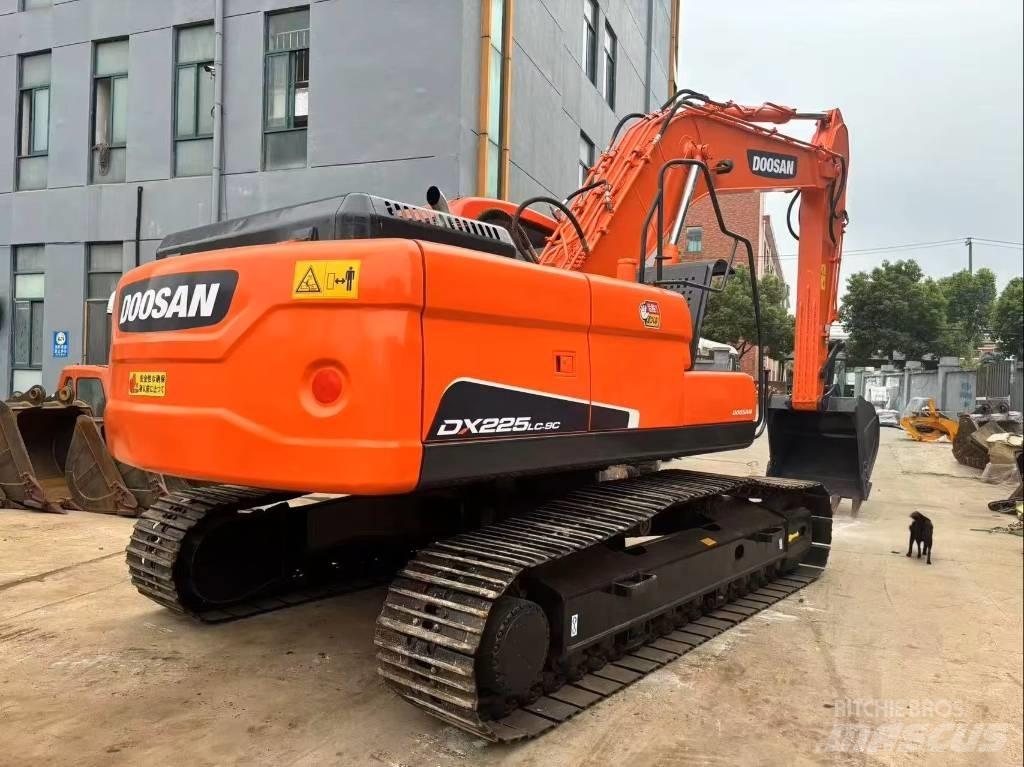 Doosan DX 225 LC Escavatori cingolati