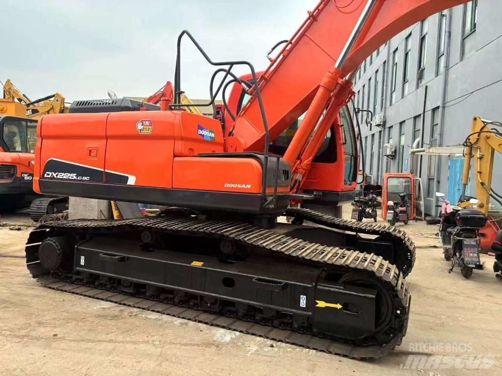 Doosan DX 225 LC Escavatori cingolati