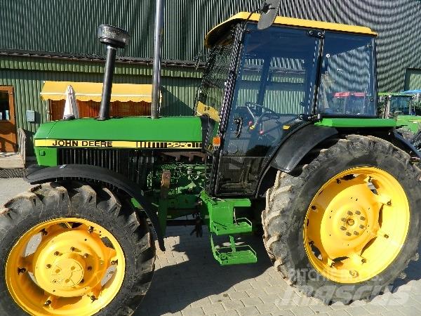 John Deere 2250 Trattori