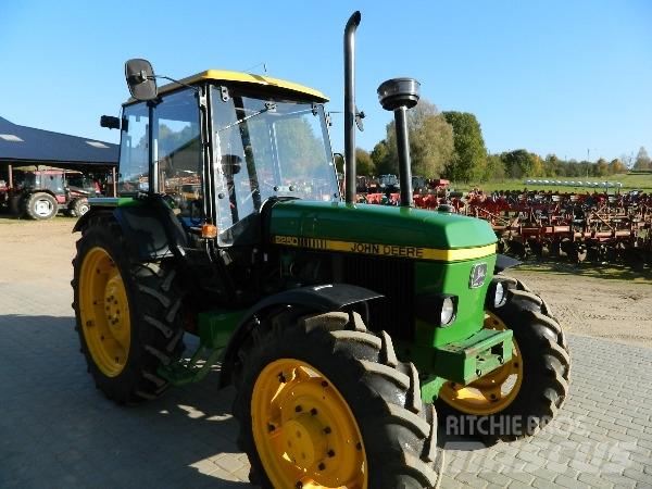 John Deere 2250 Trattori