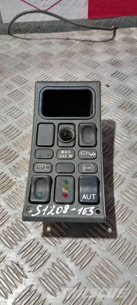 Scania 94 D.    1110904 Cabine e interni