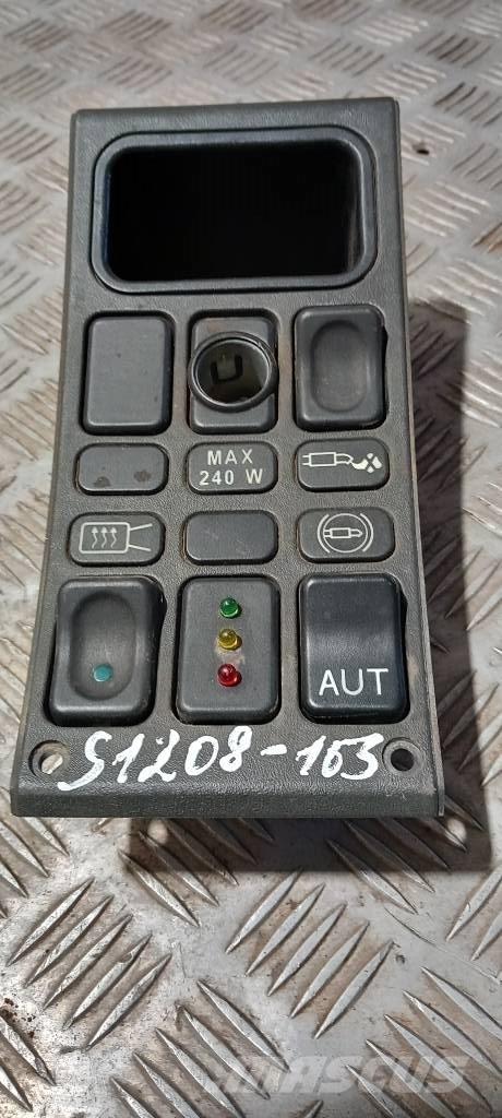 Scania 94 D.    1110904 Cabine e interni