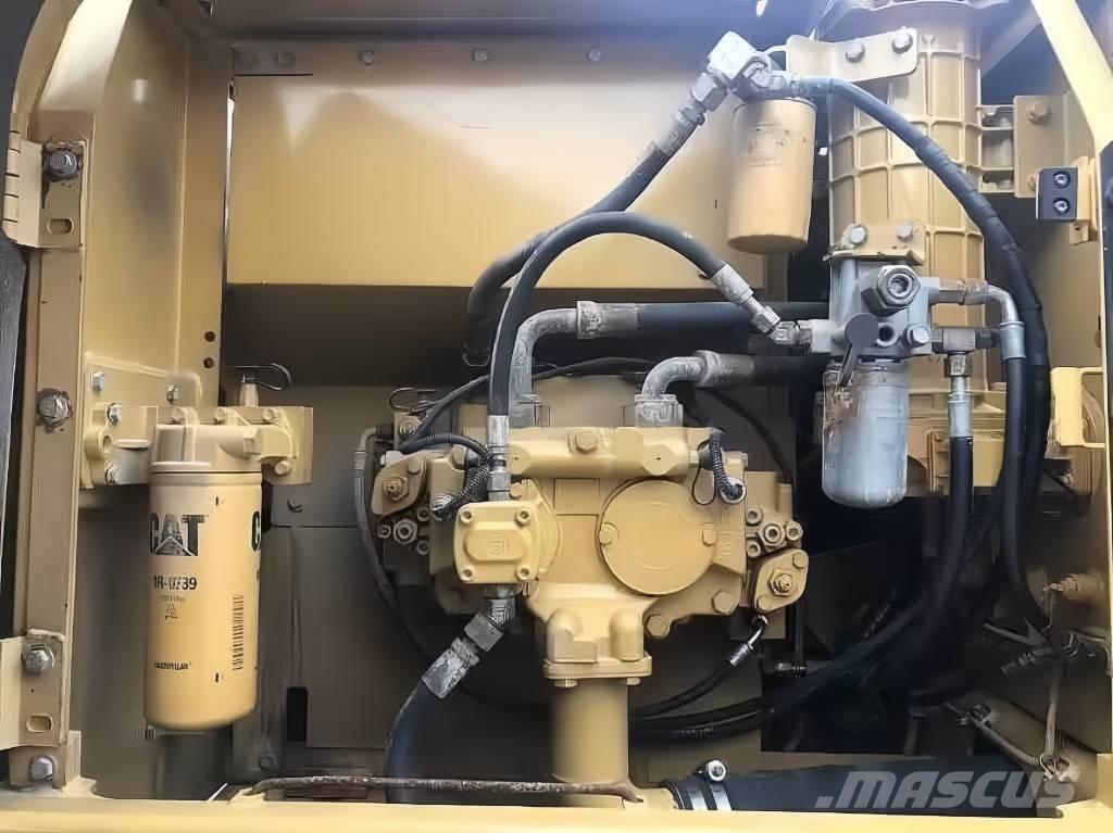 CAT 323 D Escavatori cingolati