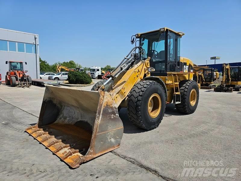 CAT 930 G Pale gommate