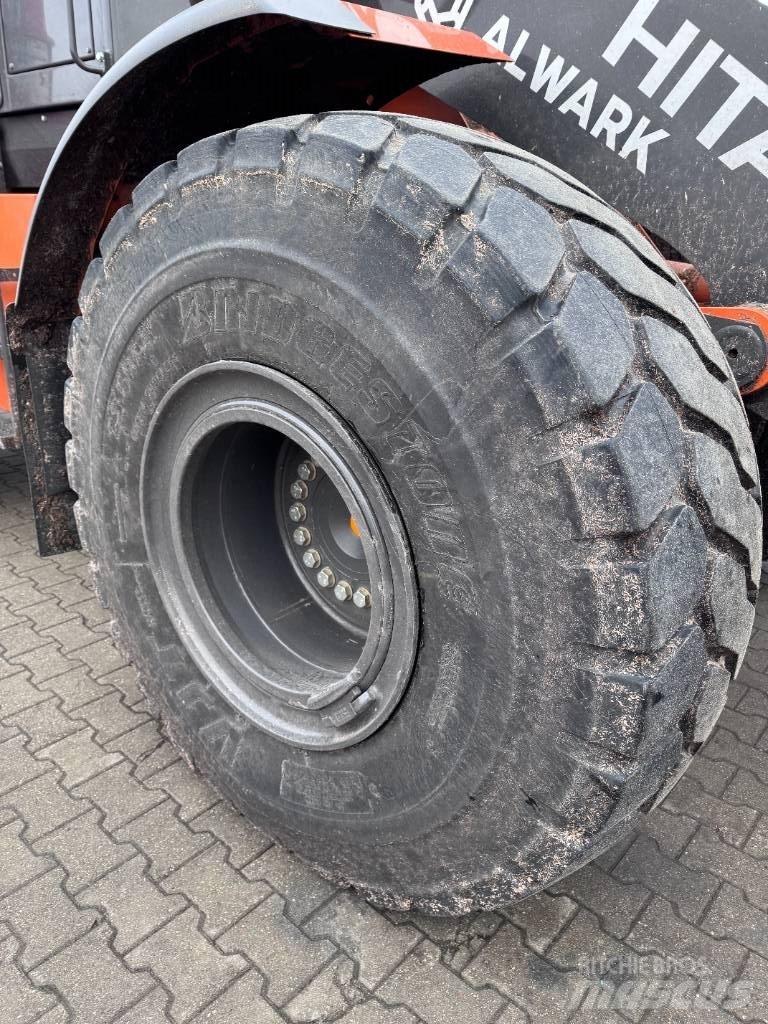 Hitachi ZW 220-7 Pale gommate