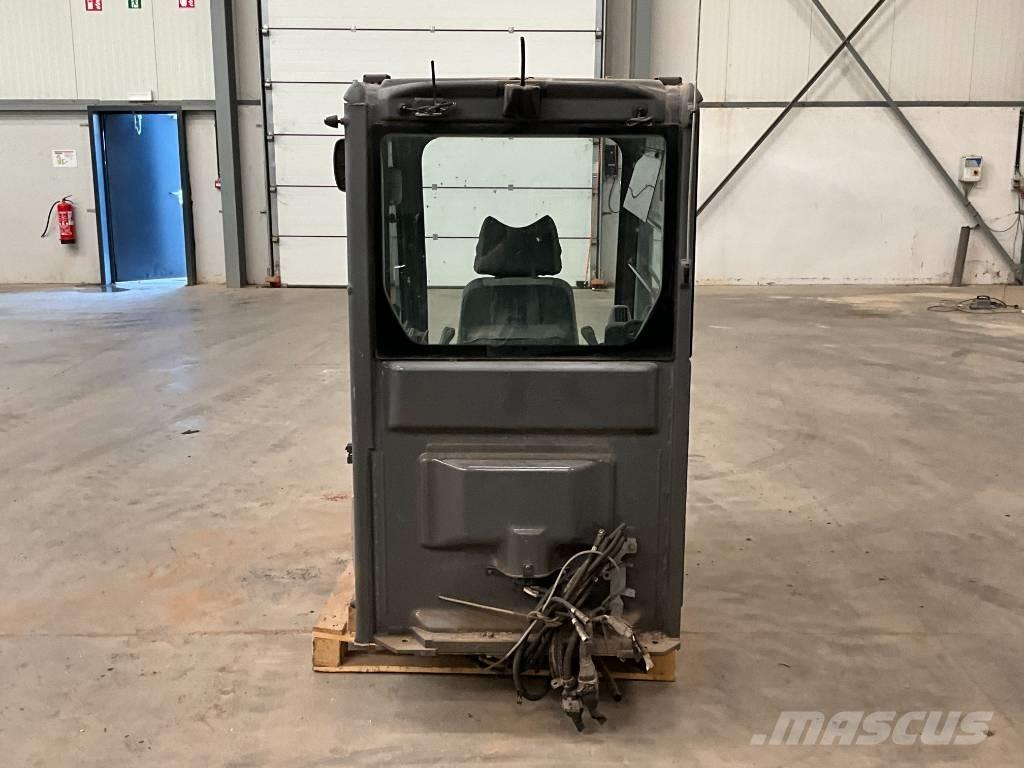 Hitachi ZX 210-3 Cabine e interni