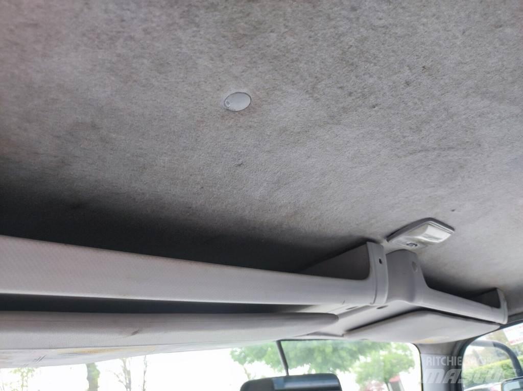 Isuzu 1815 mm Cabine e interni