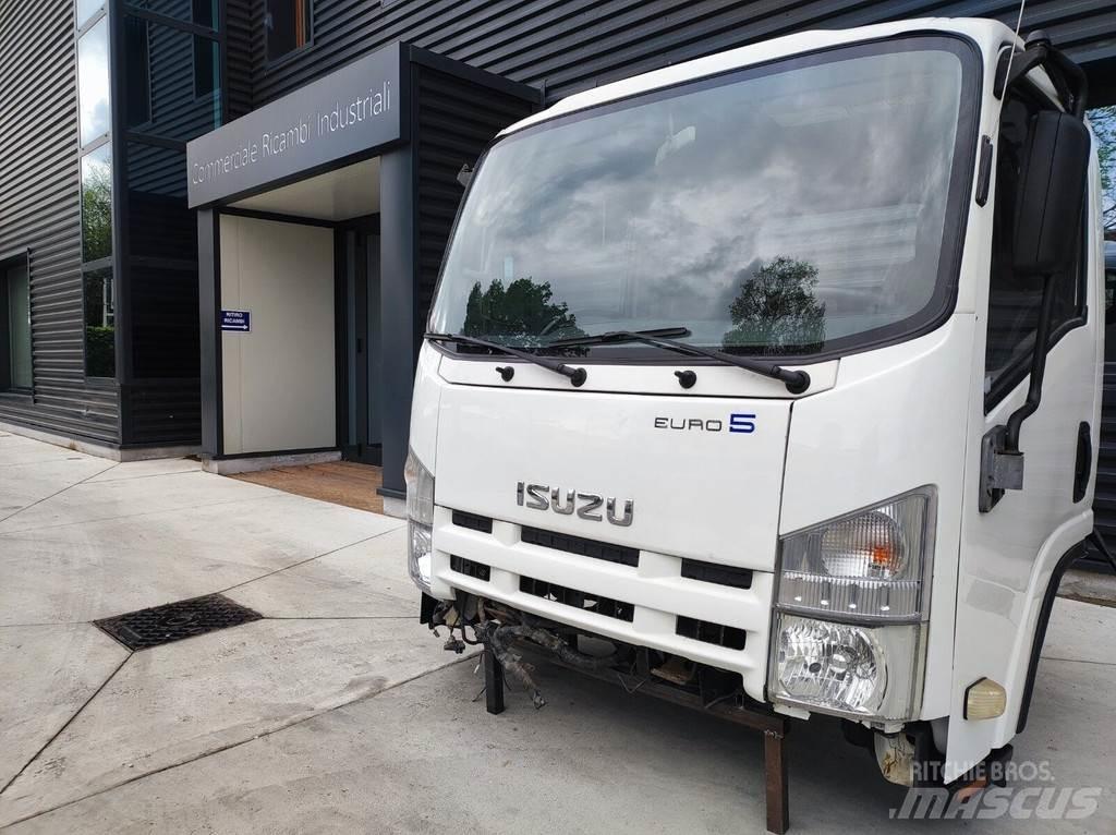 Isuzu 1815 mm Cabine e interni