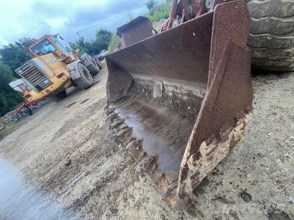 Volvo L150c Pale gommate