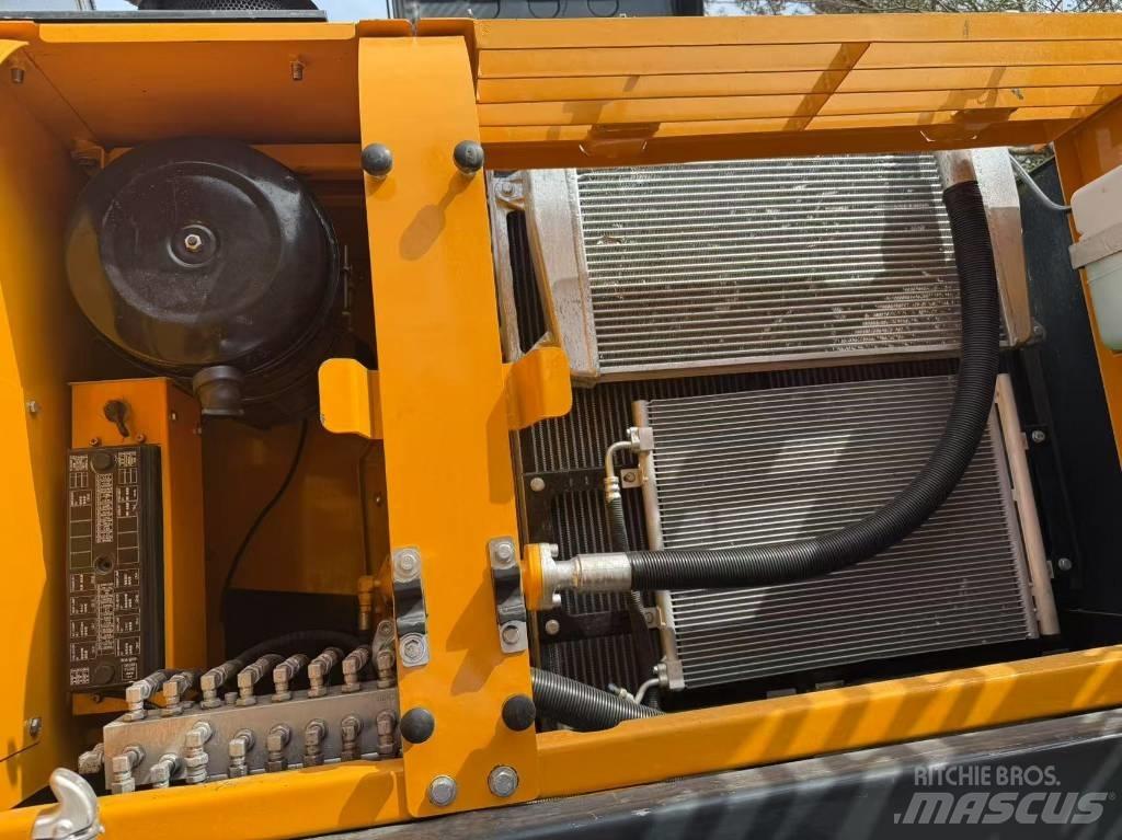 Hyundai 305 Escavatori cingolati