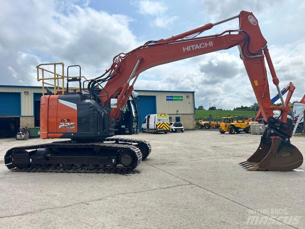 Hitachi ZX225 USLC-7 Escavatori cingolati