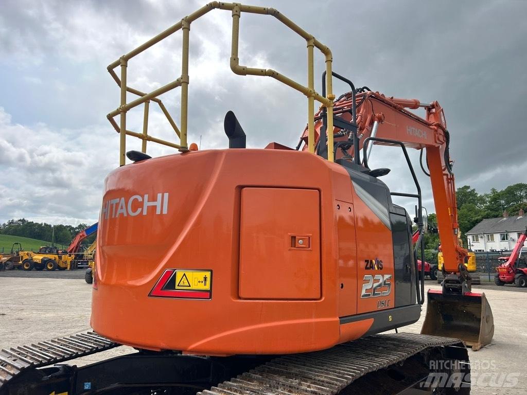 Hitachi ZX225 USLC-7 Escavatori cingolati