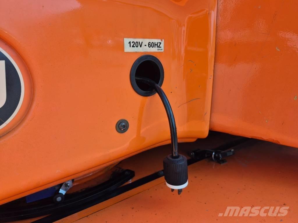 JLG E 450 AJ Piattaforme a braccio articolato