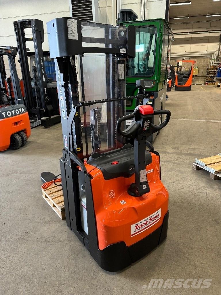 Toyota SWE160L Transpallet uomo a terra