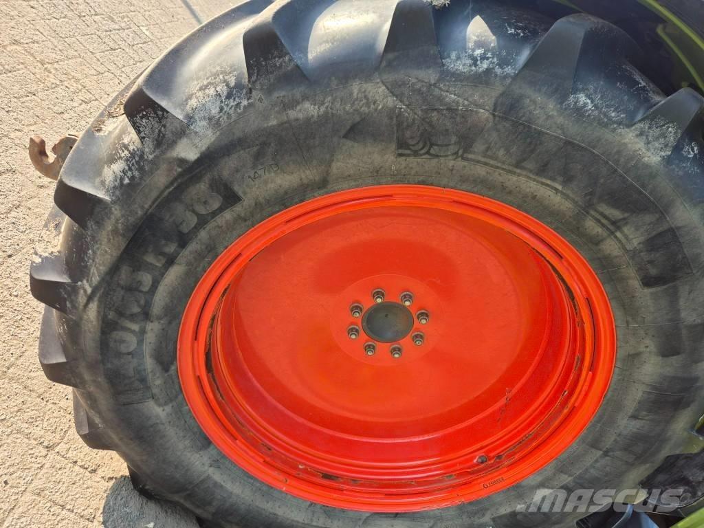 CLAAS Axos 340 Trattori
