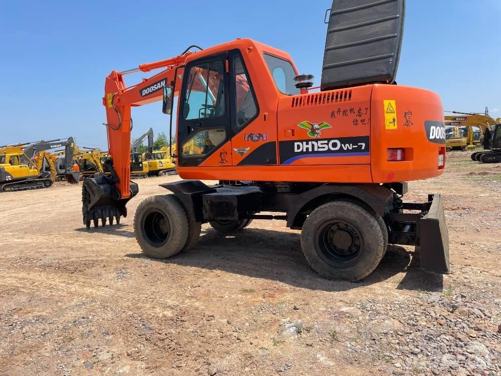 Doosan 150 Escavatori gommati