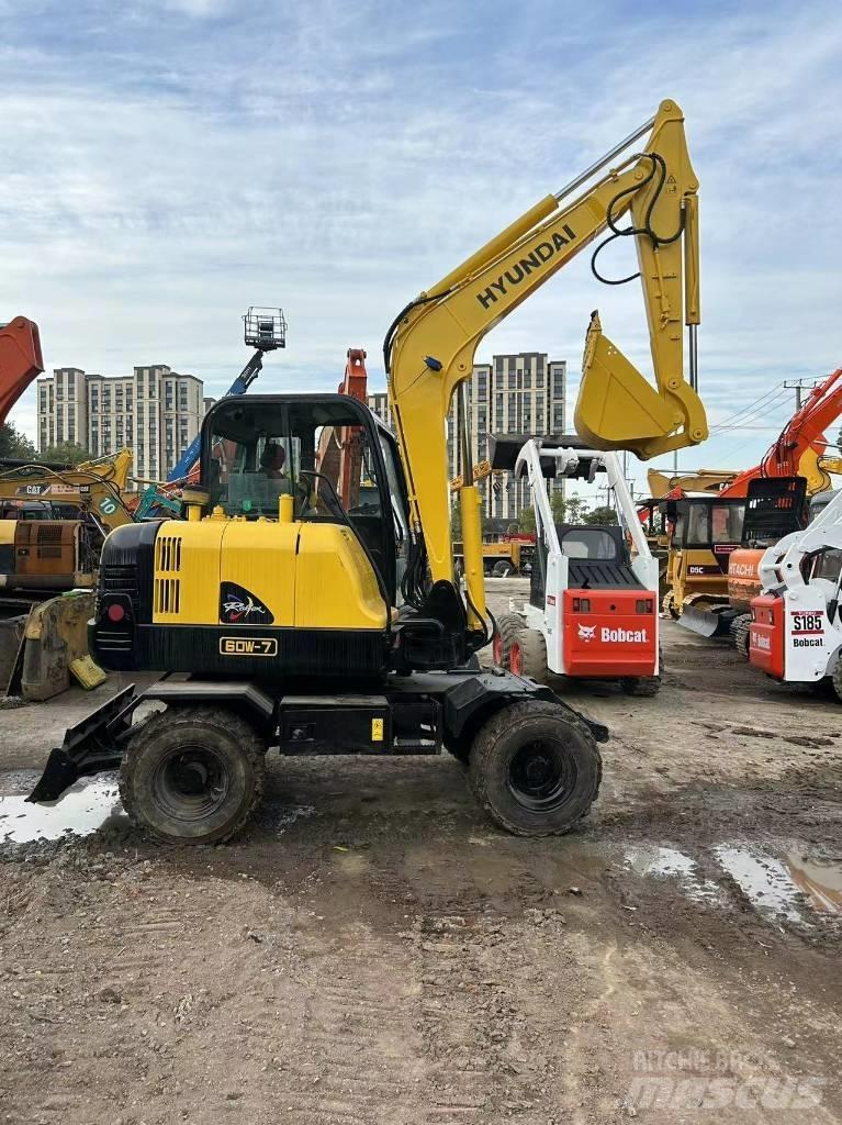 Hyundai R60-7 Escavatori gommati