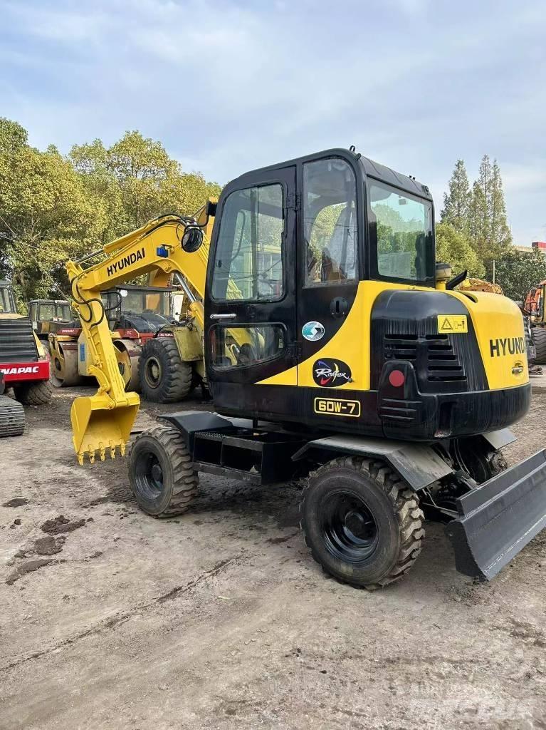 Hyundai R60-7 Escavatori gommati