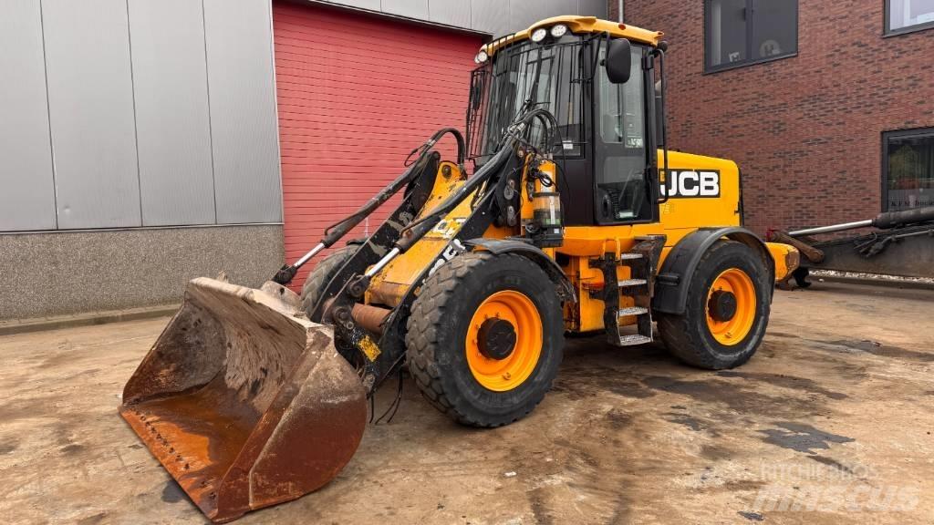 JCB 411 Pale gommate
