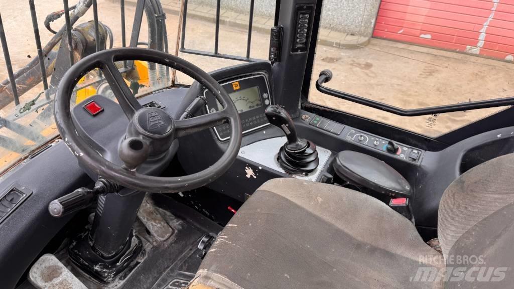 JCB 411 Pale gommate