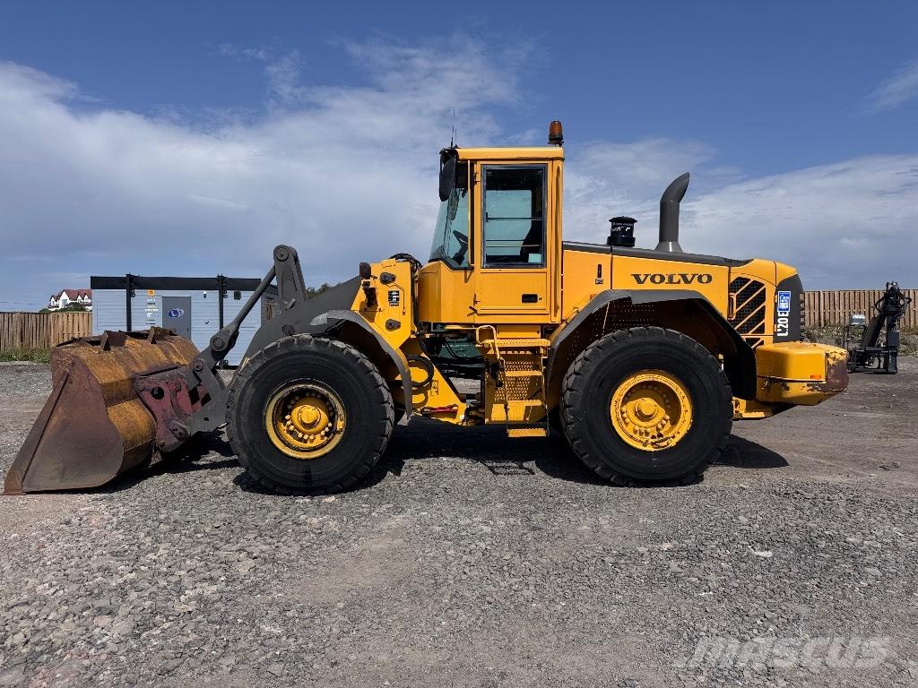 Volvo L 120 E Pale gommate
