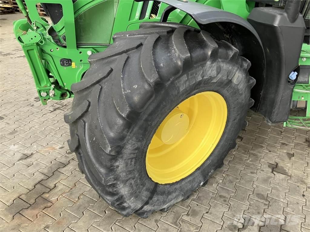 John Deere 6155R Trattori