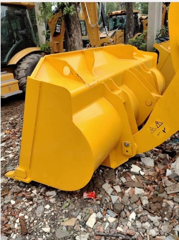 Komatsu WA 320-5 Pale gommate