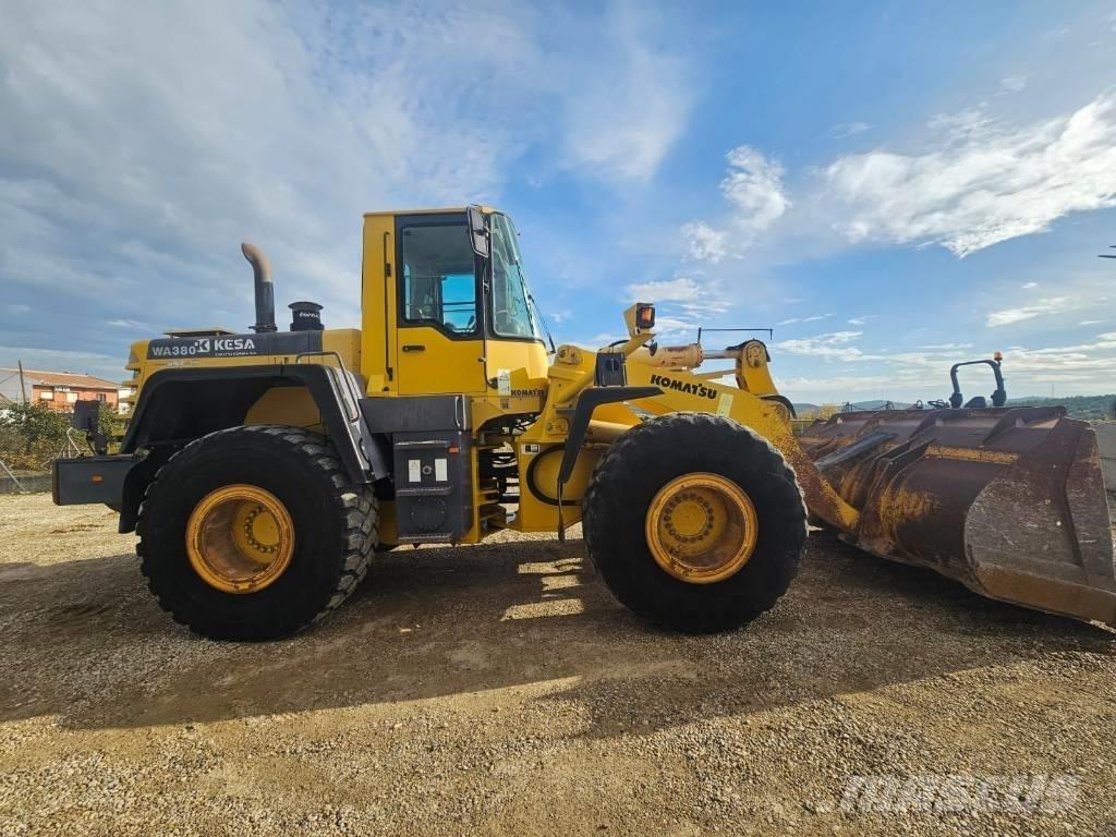 Komatsu WA 380-3H Pale gommate