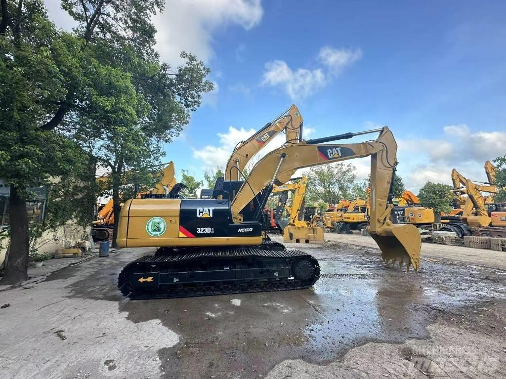 CAT 323 D Escavatori cingolati