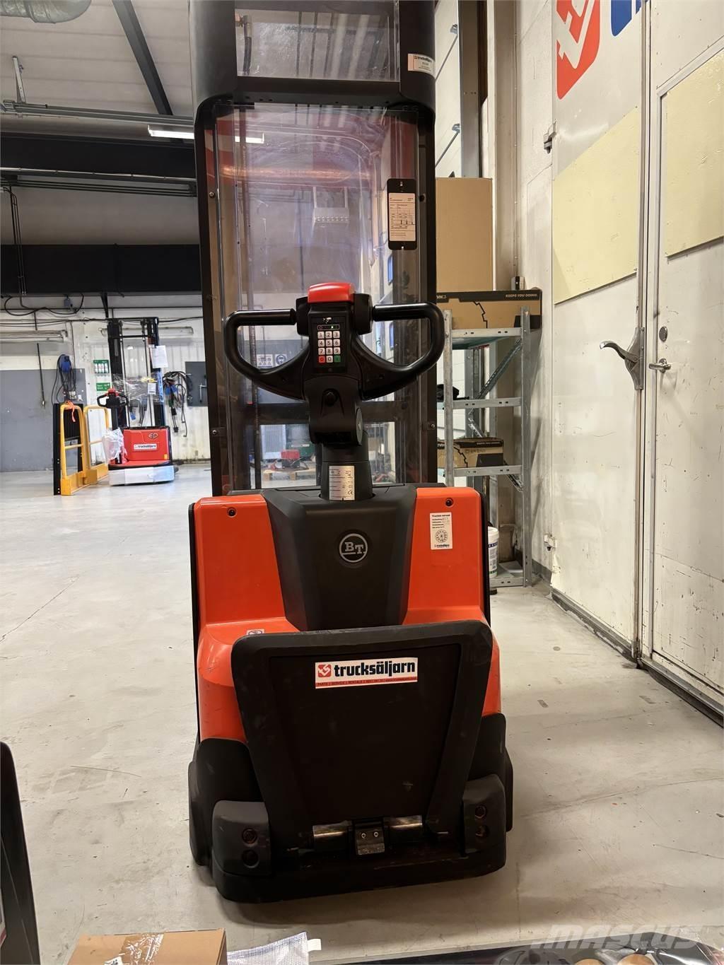 Toyota SWE120 Transpallet uomo a terra