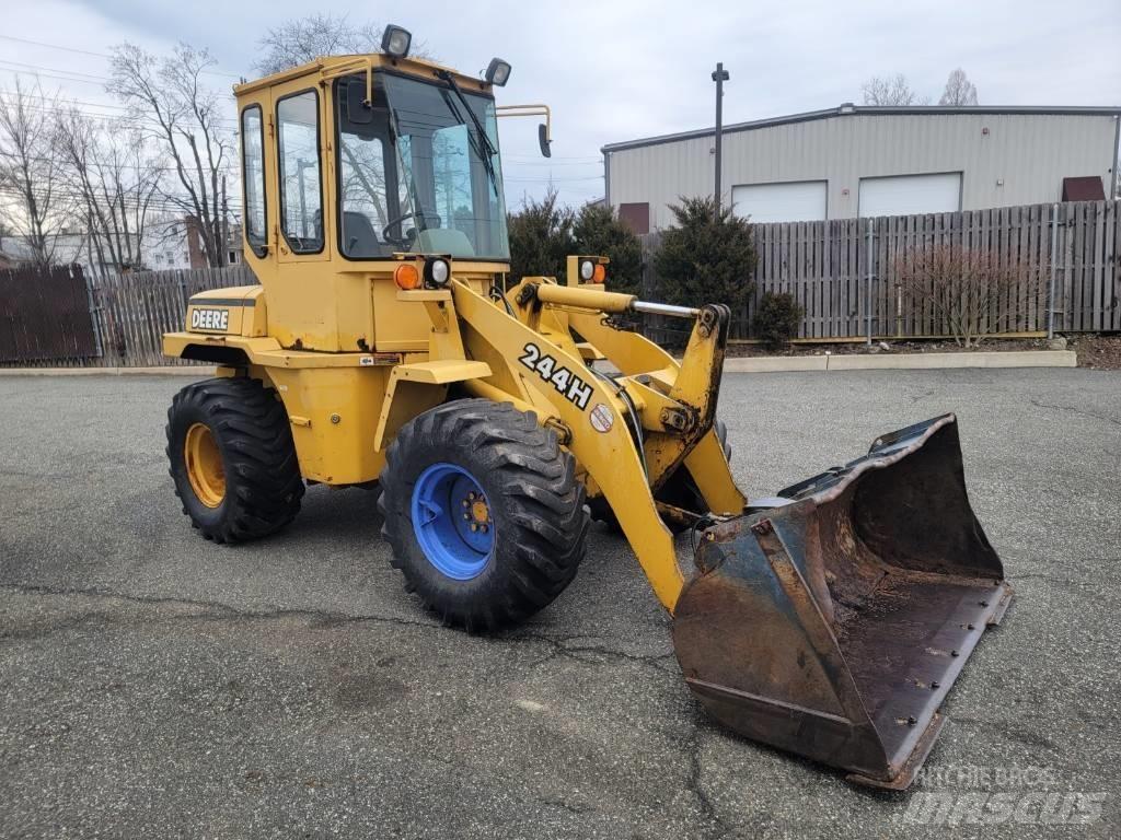 John Deere 244H Pale gommate