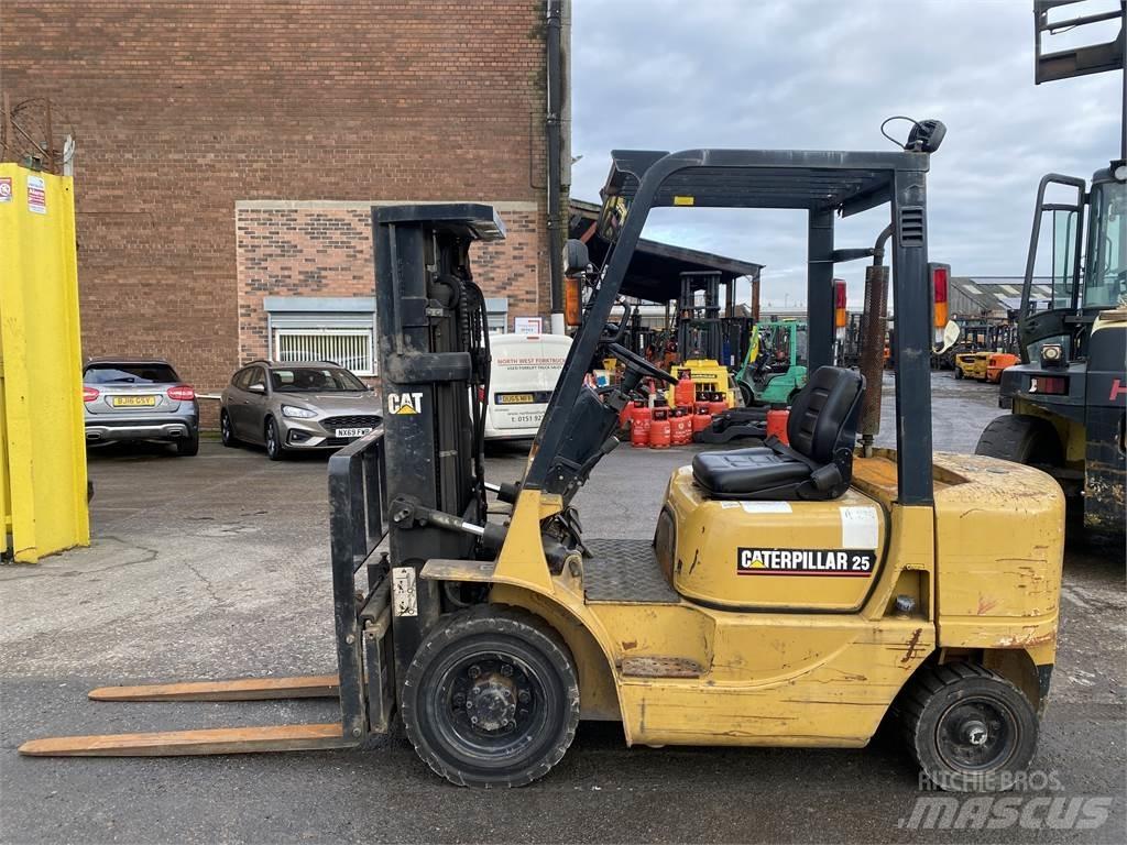 CAT DP25K Carrelli elevatori diesel