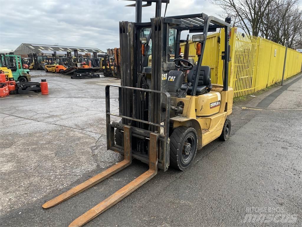 CAT DP25K Carrelli elevatori diesel
