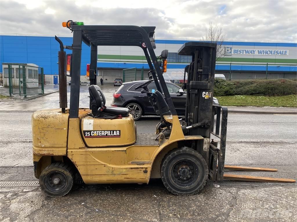 CAT DP25K Carrelli elevatori diesel