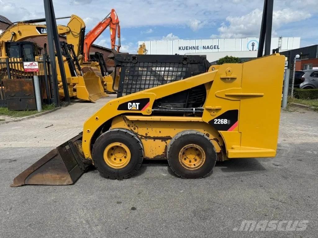 CAT 226B3 Mini Pale Gommate