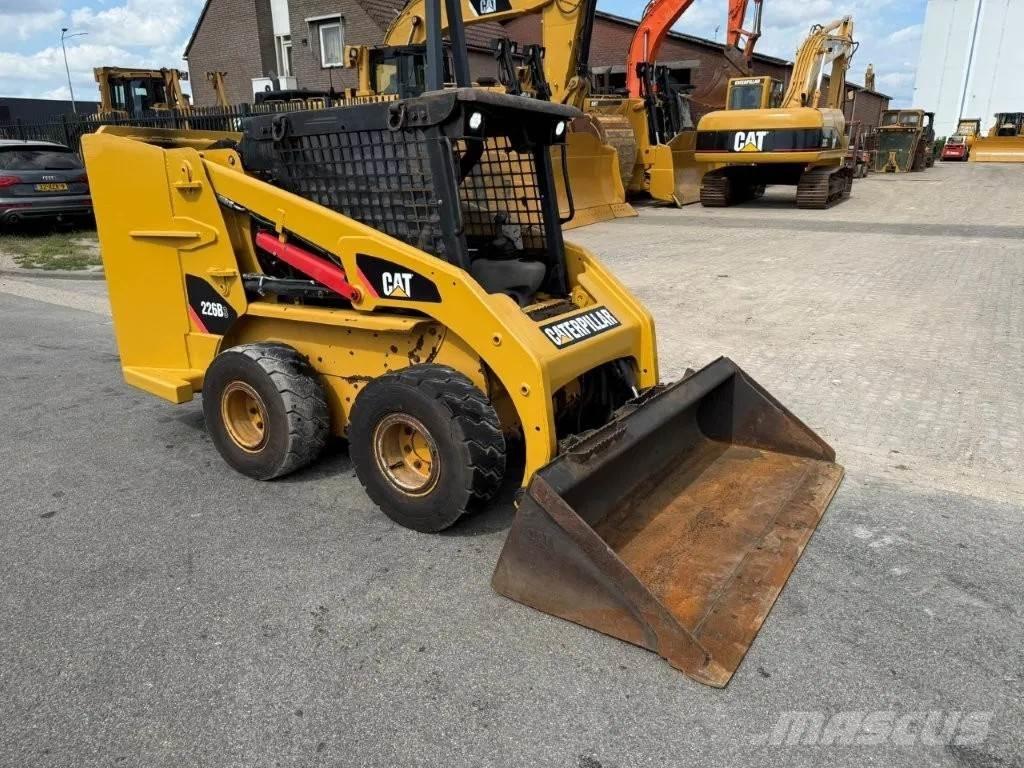 CAT 226B3 Mini Pale Gommate