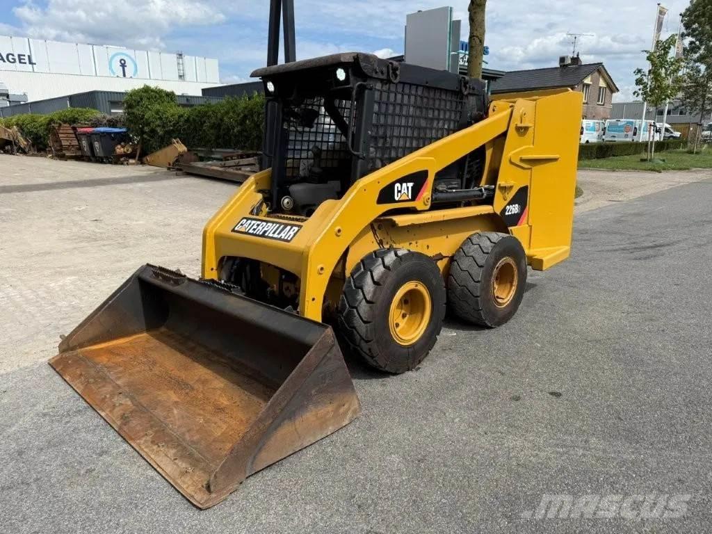 CAT 226B3 Mini Pale Gommate